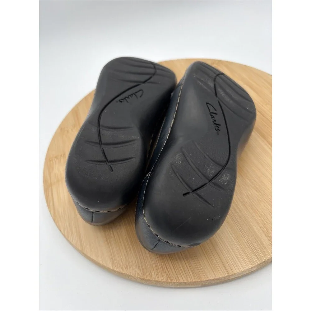 Clarks Navy Women’s Flat Slip on Leather Loafers Size 7.5M comfort